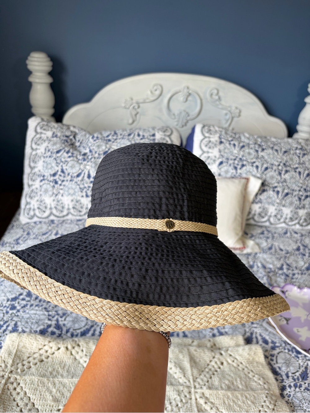Wallaroo sun hat - worn once retail $73 Classic Black Sun Hat with Natural Trim